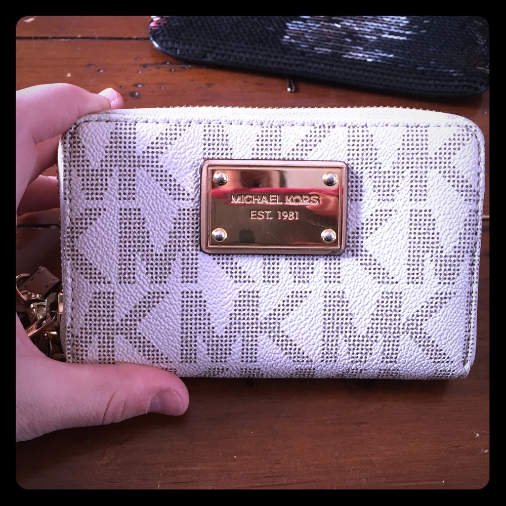 MK small wristlet